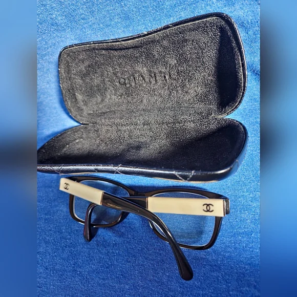 CHANEL glasses in black and cream W Quilted Lambskin Black Leather Case VINTAGE - Picture 7 of 16